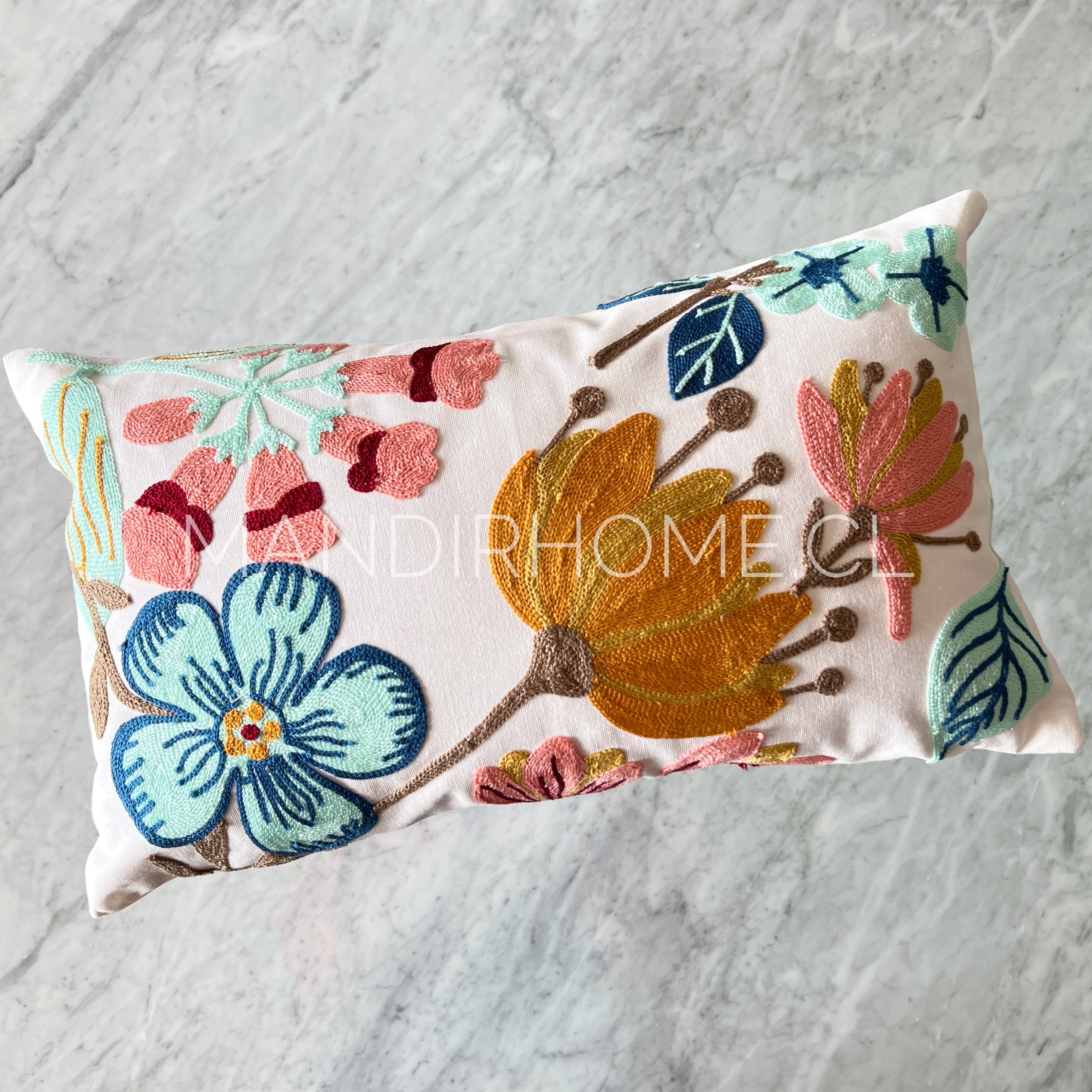 Funda de Cojín Bordado Flores Primavera Pastel Fondo Blanco Rectangular