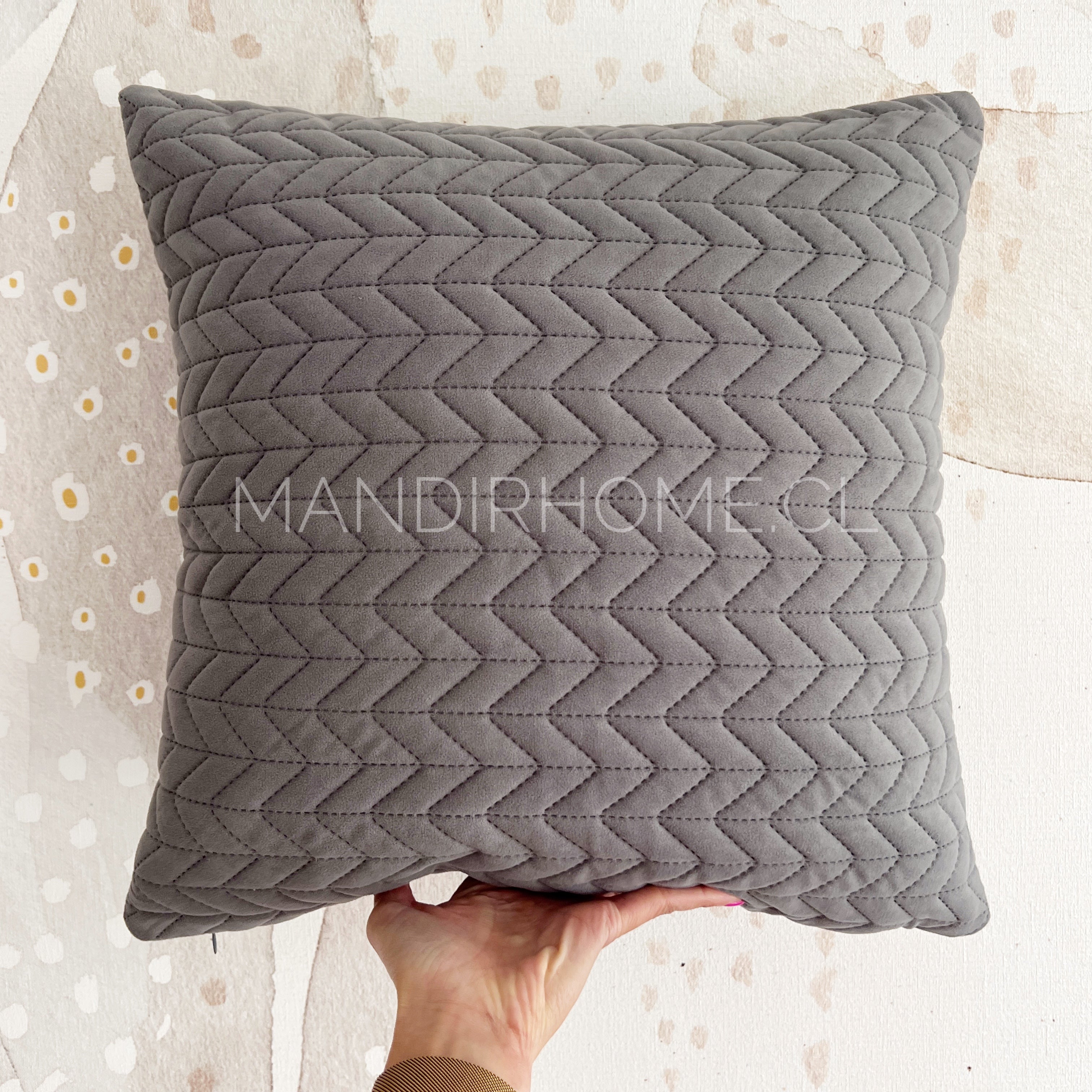 ¡Queda 1! Funda de Cojín Terciopelo Costuras ZigZag Gris Cuadrada