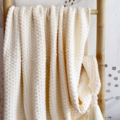 Manta Crudo Punto Borlas Esquinas 180x120cms