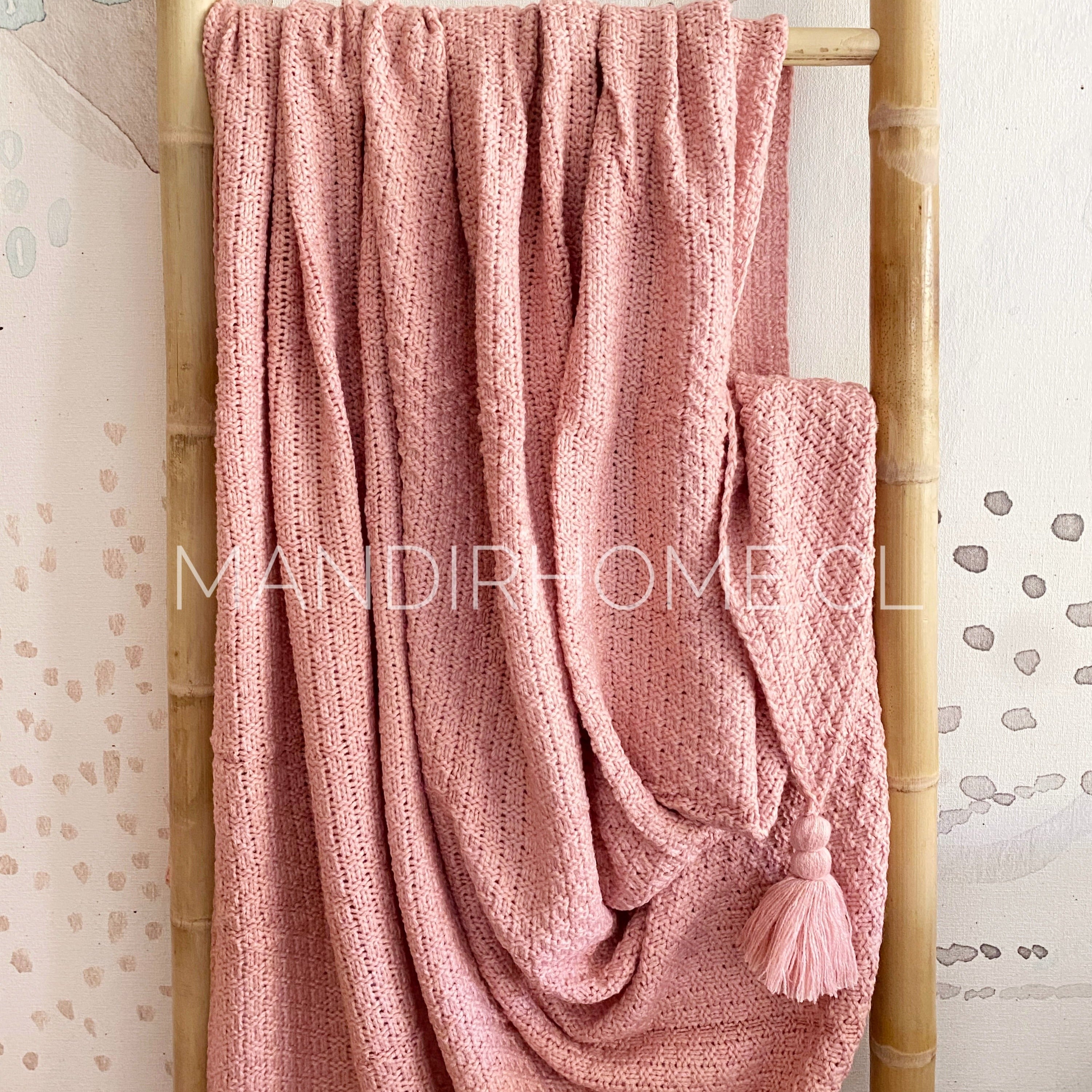 Manta Rosada Punto Borlas Esquinas 180x120cms