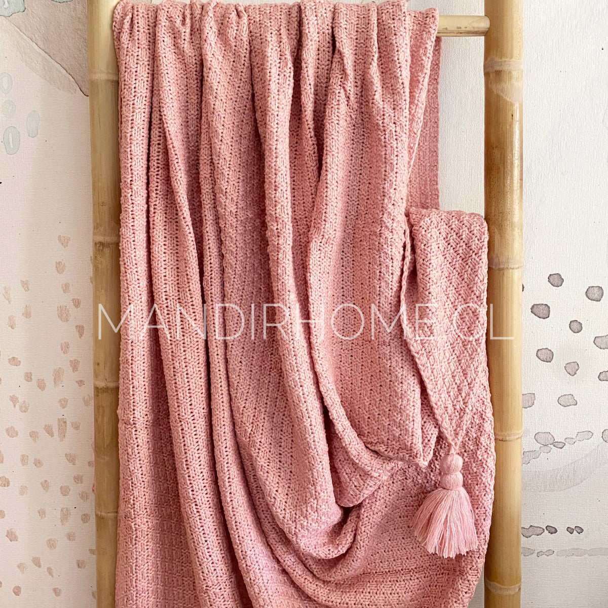 Manta Rosada Punto Borlas Esquinas 180x120cms