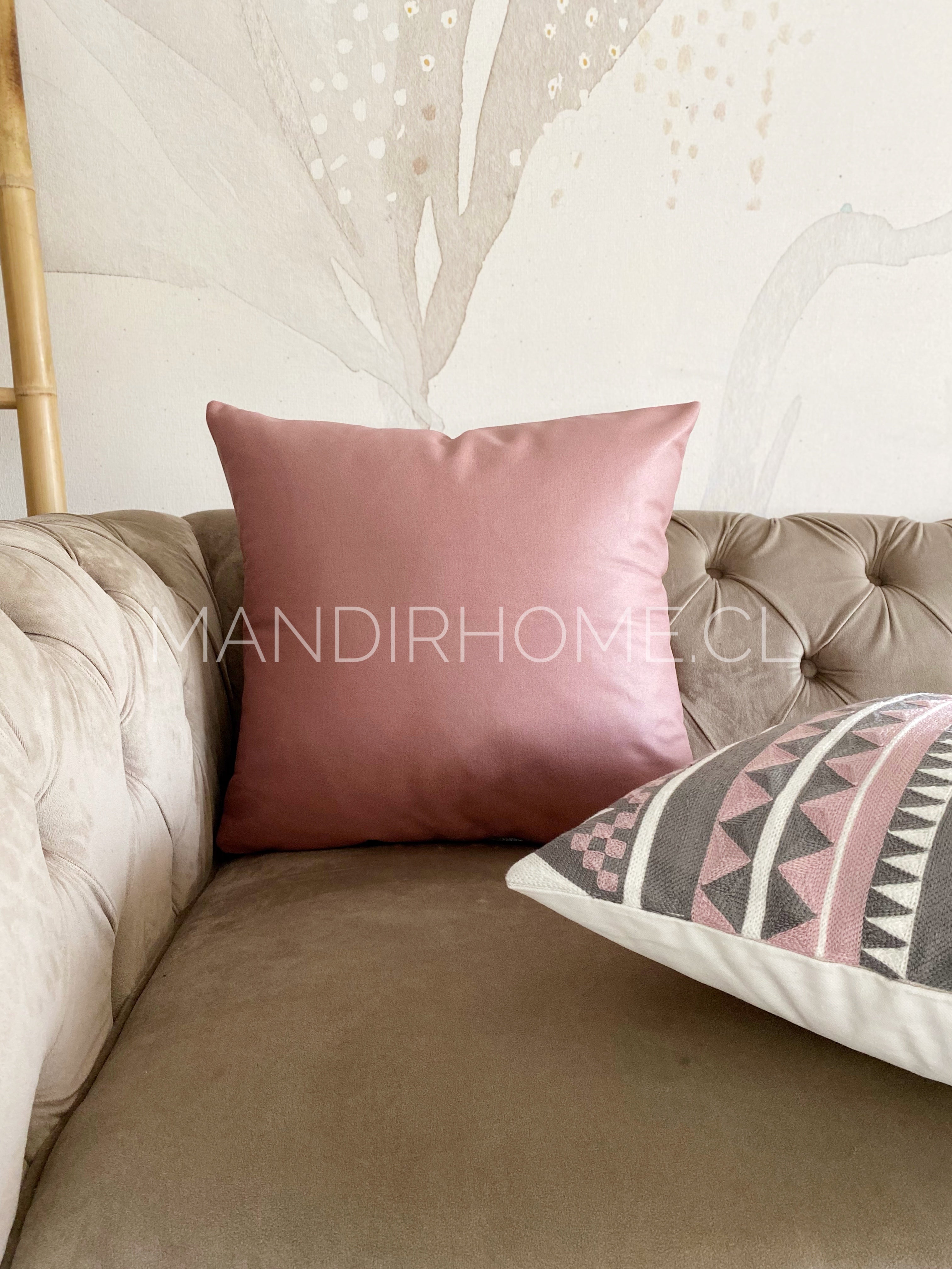 ¡Queda 1! Funda Cojín Eco Cuero Palo Rosa 45x45cms