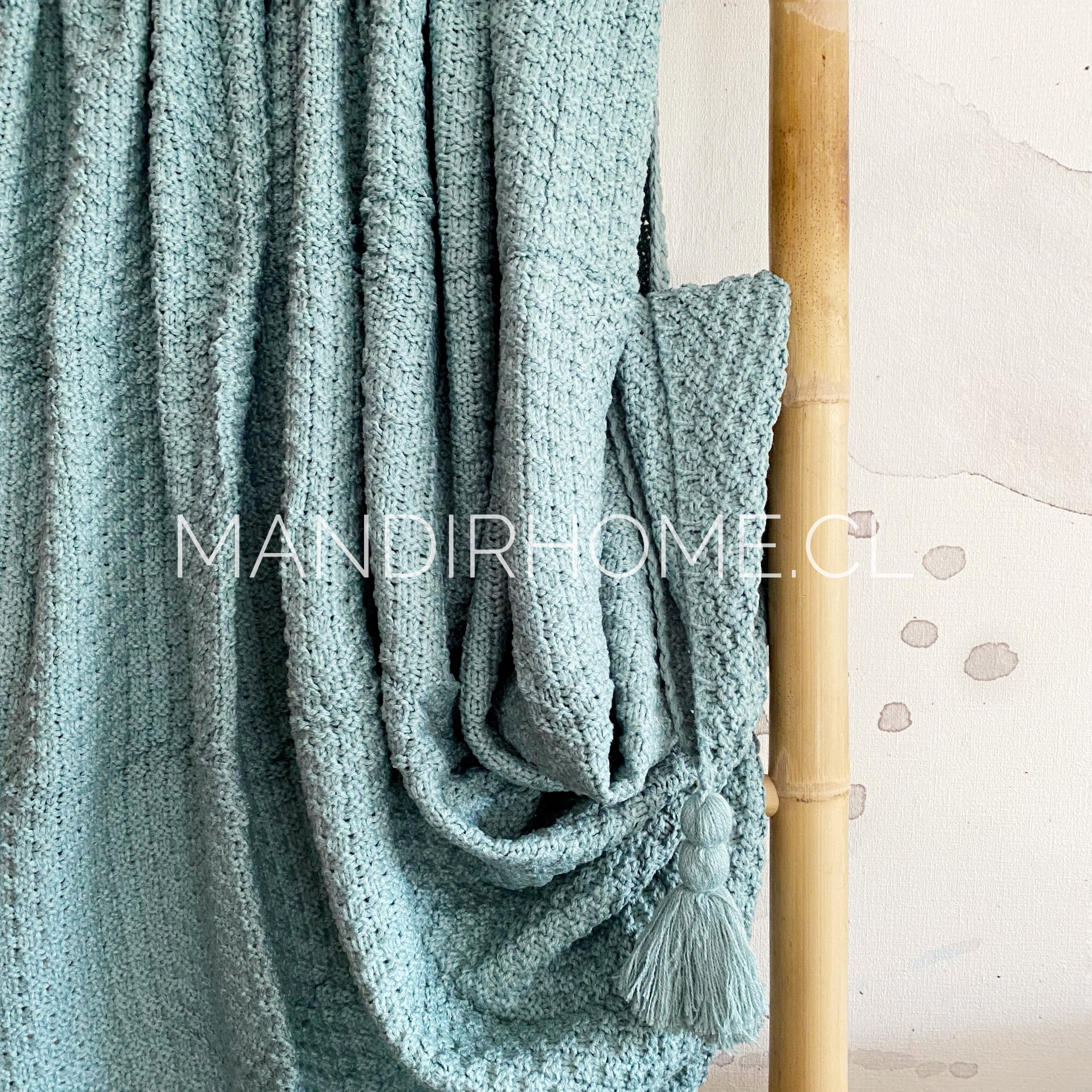 Manta Menta Punto Borlas Esquinas 180x120cms